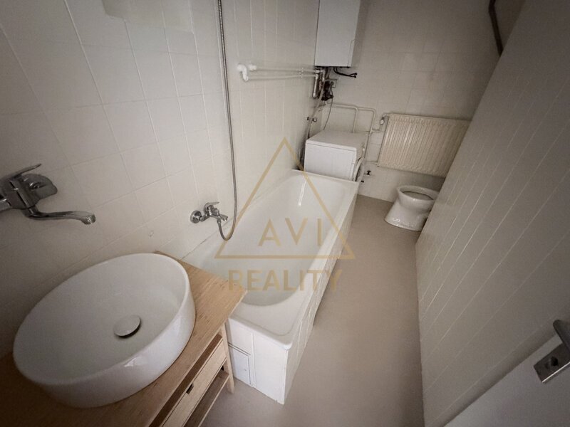 Pronájem bytu 2+1 68m2 P2 Vinohrady Na Švihance nezařízený