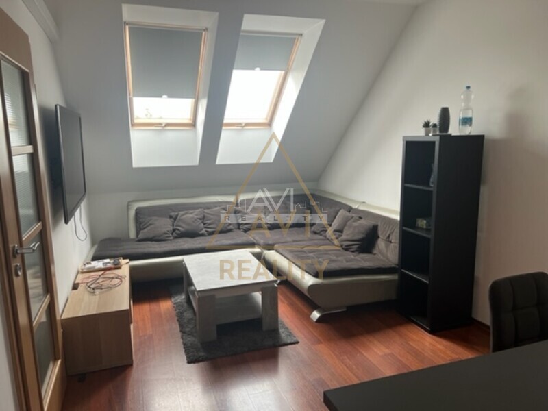 Pronájem mezonetového bytu 2+kk 60m2 Zdiměřice garáž