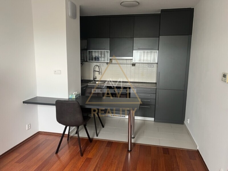 Pronájem mezonetového bytu 2+kk 60m2 Zdiměřice garáž