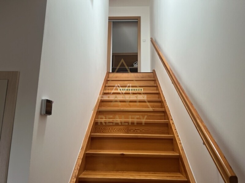 Pronájem mezonetového bytu 2+kk 60m2 Zdiměřice garáž