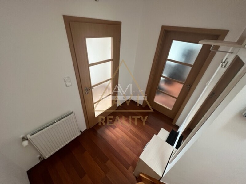 Pronájem mezonetového bytu 2+kk 60m2 Zdiměřice garáž