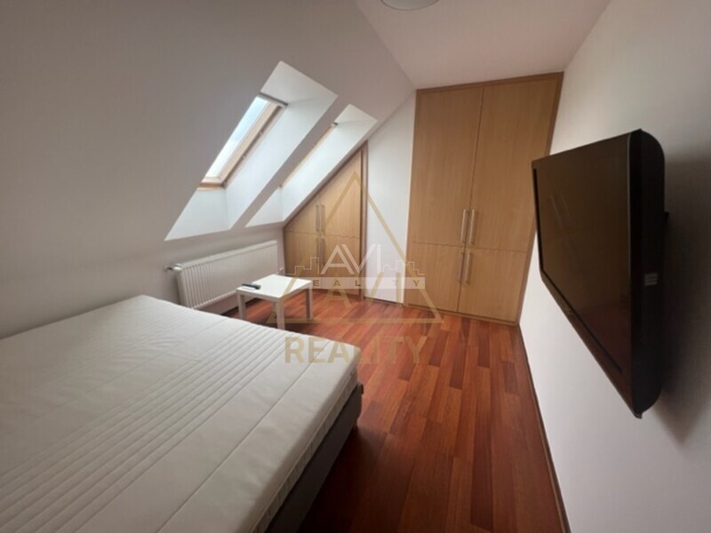 Pronájem mezonetového bytu 2+kk 60m2 Zdiměřice garáž