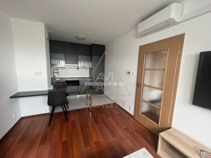 Pronájem mezonetového bytu 2+kk 60m2 Zdiměřice garáž