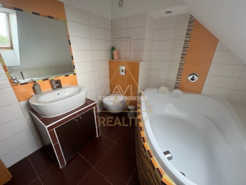 Pronájem mezonetového bytu 2+kk 60m2 Zdiměřice garáž