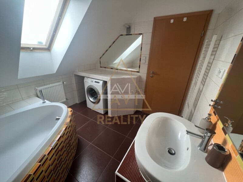 Pronájem mezonetového bytu 2+kk 60m2 Zdiměřice garáž