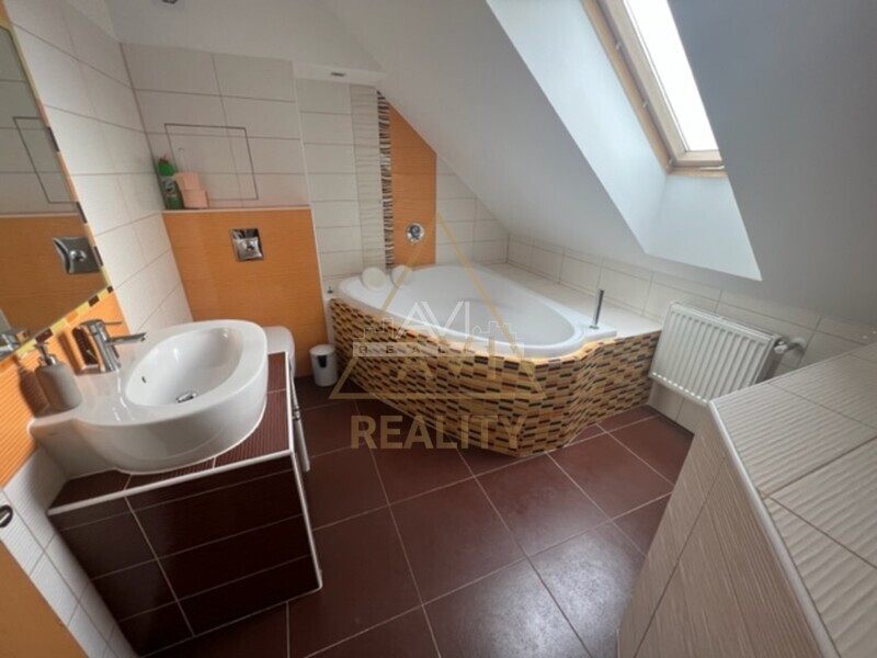 Pronájem mezonetového bytu 2+kk 60m2 Zdiměřice garáž