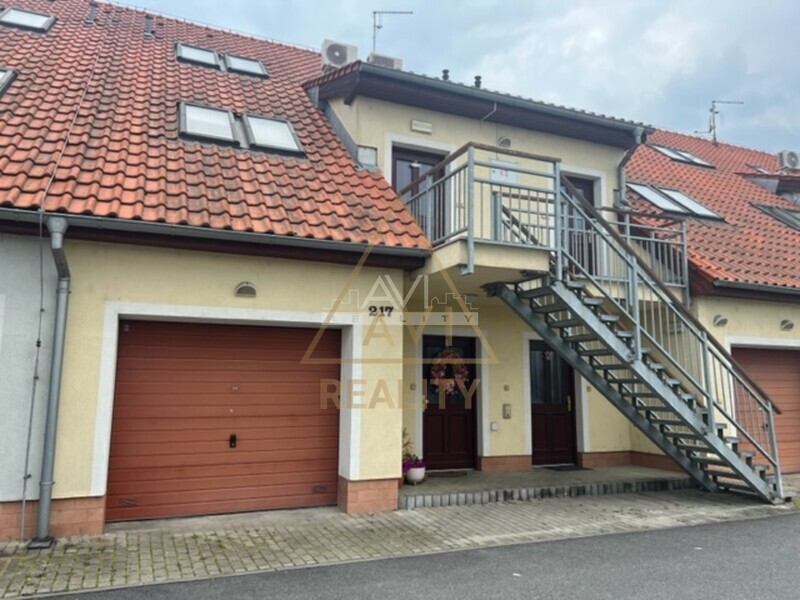 Pronájem mezonetového bytu 2+kk 60m2 Zdiměřice garáž
