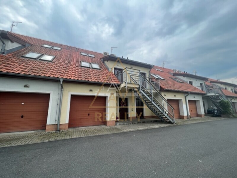 Pronájem mezonetového bytu 2+kk 60m2 Zdiměřice garáž