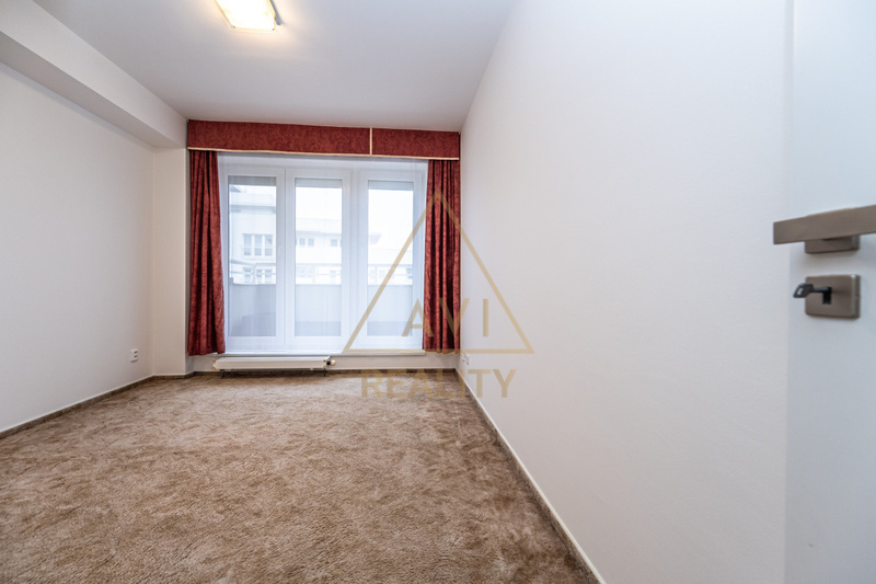 Pronájem bytu 3+1 100m2 + 86m2 terasa parkovací stání P10 Záběhlice