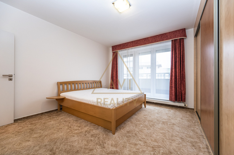 Pronájem bytu 3+1 100m2 + 86m2 terasa parkovací stání P10 Záběhlice