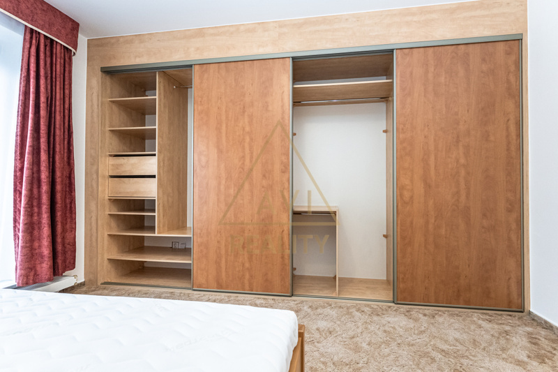 Pronájem bytu 3+1 100m2 + 86m2 terasa parkovací stání P10 Záběhlice