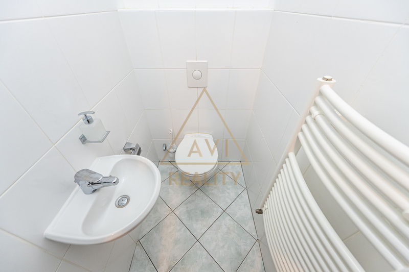Pronájem bytu 3+1 100m2 + 86m2 terasa parkovací stání P10 Záběhlice