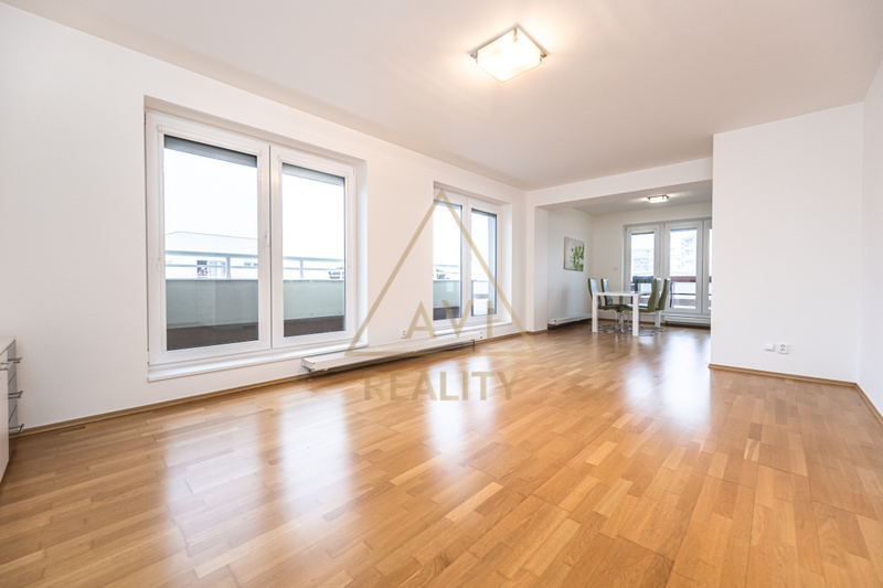 Pronájem bytu 3+1 100m2 + 86m2 terasa parkovací stání P10 Záběhlice