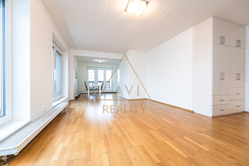 Pronájem bytu 3+1 100m2 + 86m2 terasa parkovací stání P10 Záběhlice
