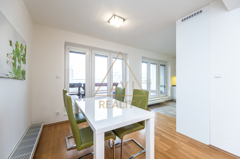 Pronájem bytu 3+1 100m2 + 86m2 terasa parkovací stání P10 Záběhlice