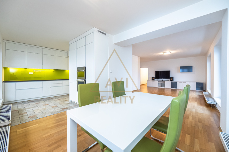 Pronájem bytu 3+1 100m2 + 86m2 terasa parkovací stání P10 Záběhlice