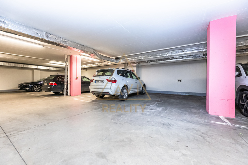 Pronájem bytu 3+1 100m2 + 86m2 terasa parkovací stání P10 Záběhlice