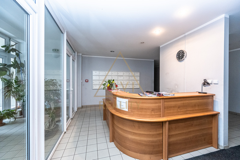 Pronájem bytu 3+1 100m2 + 86m2 terasa parkovací stání P10 Záběhlice