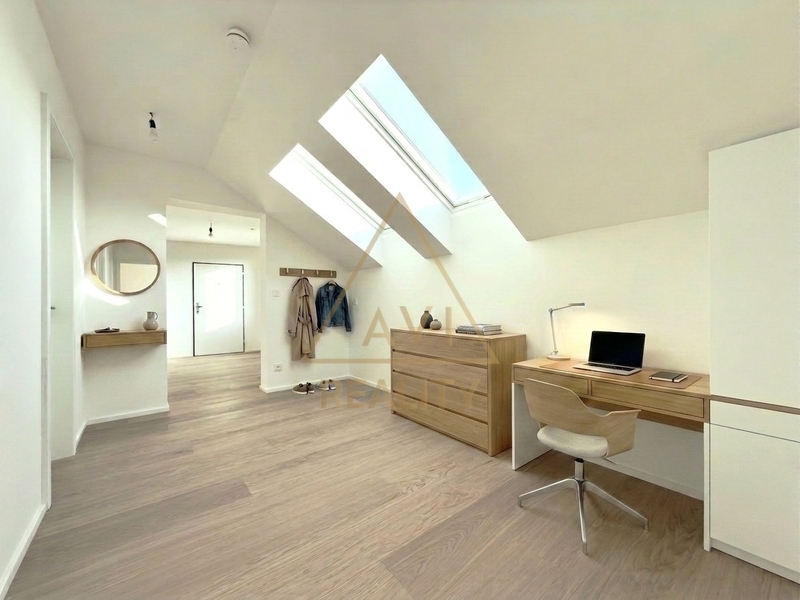 Prodej podkrovního bytu 4+kk 128m2 + 4 balkóny náměstí Pod Lípou Praha - Holyně