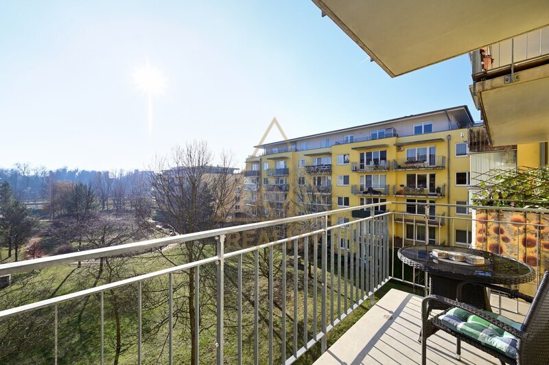 Prodej bytu 2+kk s balkonem a parkovacím stáním P9 Čakovice