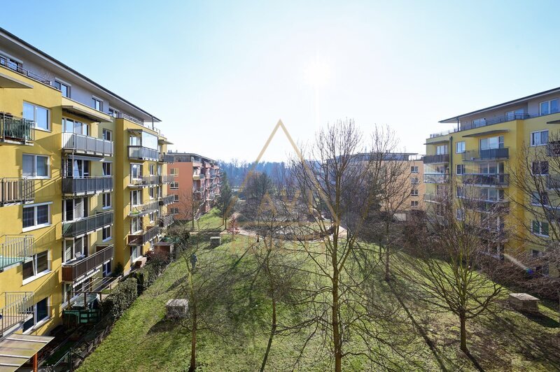 Prodej bytu 2+kk s balkonem a parkovacím stáním P9 Čakovice