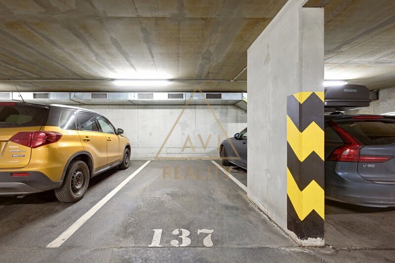 Prodej bytu 2+kk s balkonem a parkovacím stáním P9 Čakovice