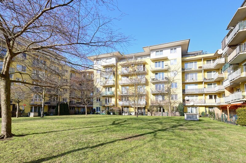 Prodej bytu 2+kk s balkonem a parkovacím stáním P9 Čakovice