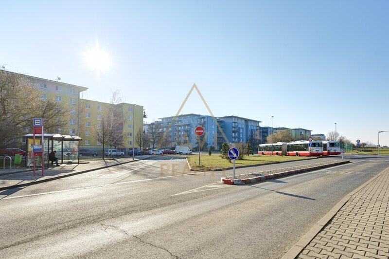 Prodej bytu 2+kk s balkonem a parkovacím stáním P9 Čakovice