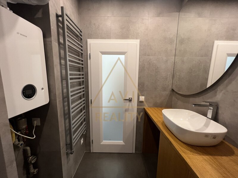 Pronájem bytu 2+kk 56m2 P6 Bubeneč parkovací stání rekonstrukce