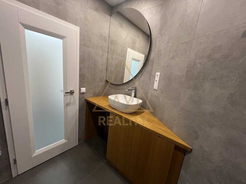 Pronájem bytu 2+kk 56m2 P6 Bubeneč parkovací stání rekonstrukce