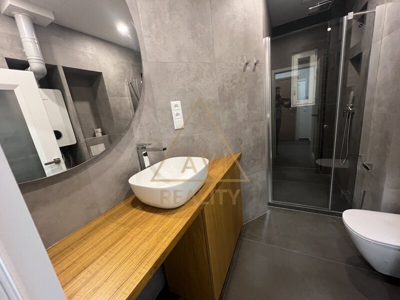 Pronájem bytu 2+kk 56m2 P6 Bubeneč parkovací stání rekonstrukce