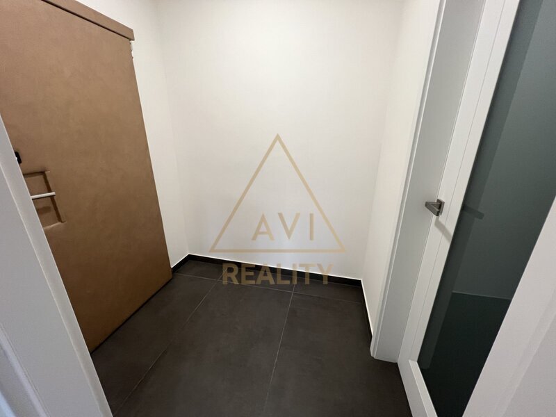 Pronájem bytu 2+kk 56m2 P6 Bubeneč parkovací stání rekonstrukce