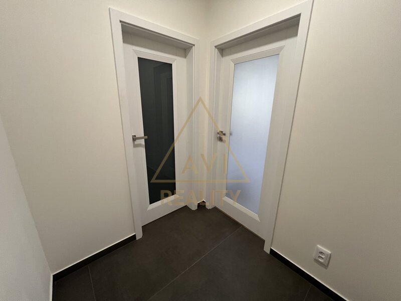 Pronájem bytu 2+kk 56m2 P6 Bubeneč parkovací stání rekonstrukce