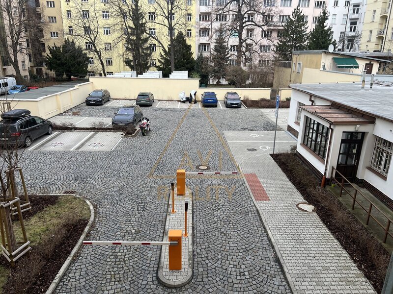 Pronájem bytu 2+kk 56m2 P6 Bubeneč parkovací stání rekonstrukce