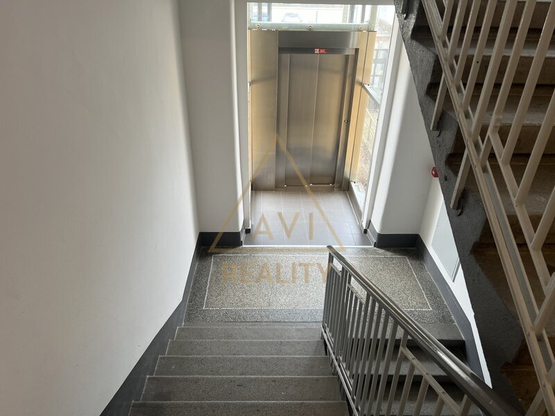 Pronájem bytu 2+kk 56m2 P6 Bubeneč parkovací stání rekonstrukce