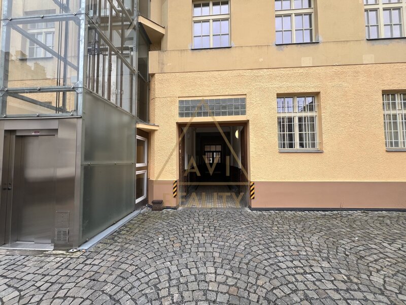 Pronájem bytu 2+kk 56m2 P6 Bubeneč parkovací stání rekonstrukce