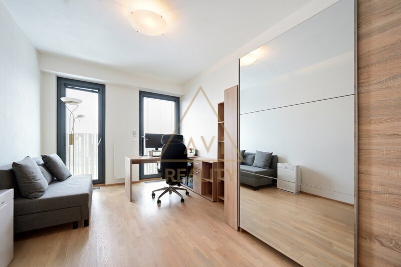 Pronájem bytu 3+kk 86m2 uzamykatelná garáž Garden Towers P3 Žižkov