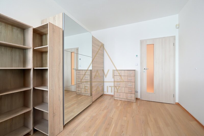 Pronájem bytu 3+kk 86m2 uzamykatelná garáž Garden Towers P3 Žižkov