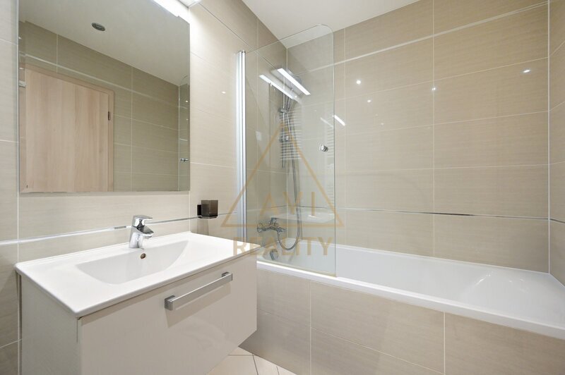 Pronájem bytu 3+kk 86m2 uzamykatelná garáž Garden Towers P3 Žižkov