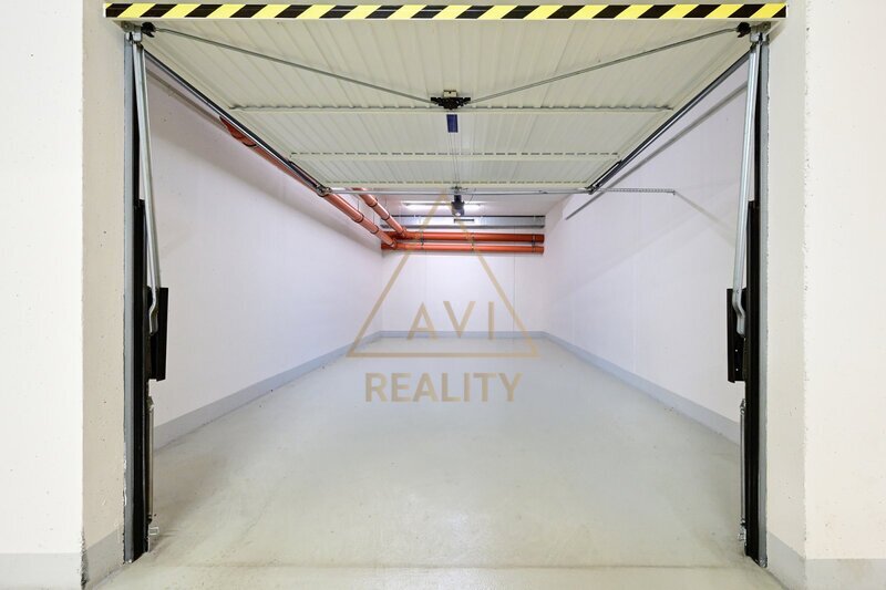 Pronájem bytu 3+kk 86m2 uzamykatelná garáž Garden Towers P3 Žižkov