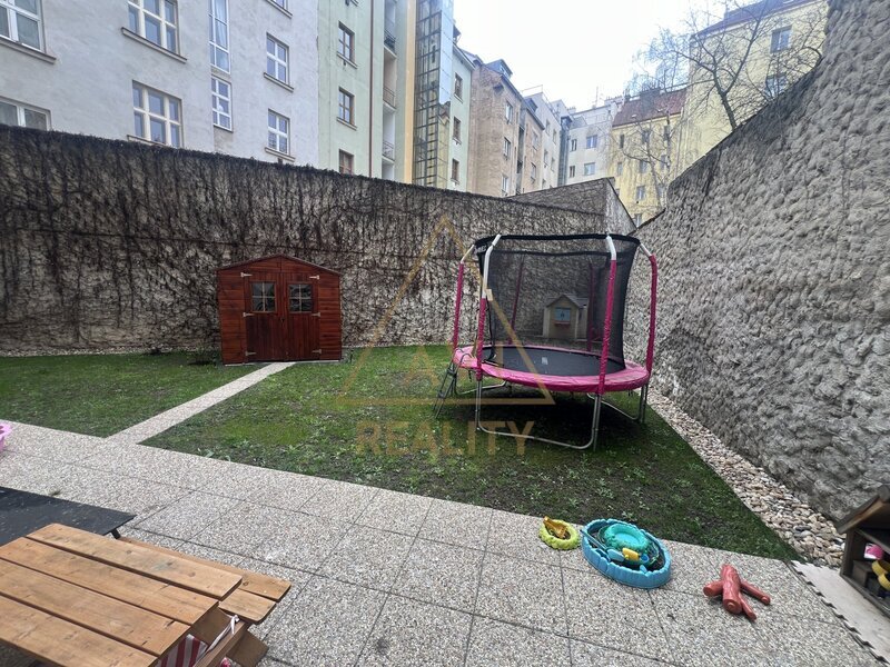 Pronájem bytu 2+kk 58m2 + zahrada P8 Libeň Andrštova