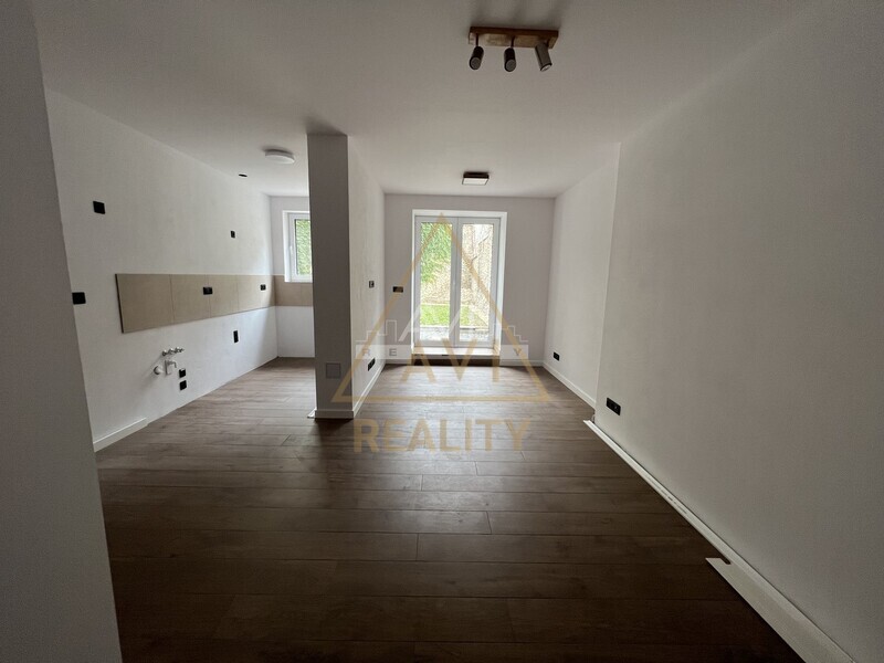 Pronájem bytu 2+kk 58m2 + zahrada P8 Libeň Andrštova