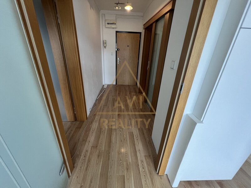 Pronájem bytu 2+kk 44m2 P12 Modřany rekonstrukce