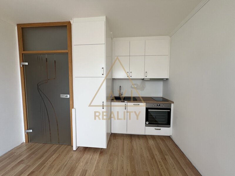 Pronájem bytu 2+kk 44m2 P12 Modřany rekonstrukce