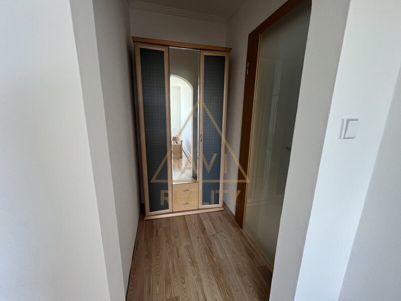 Pronájem bytu 2+kk 44m2 P12 Modřany rekonstrukce