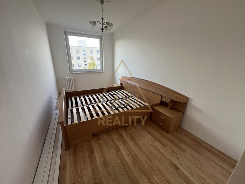 Pronájem bytu 2+kk 44m2 P12 Modřany rekonstrukce